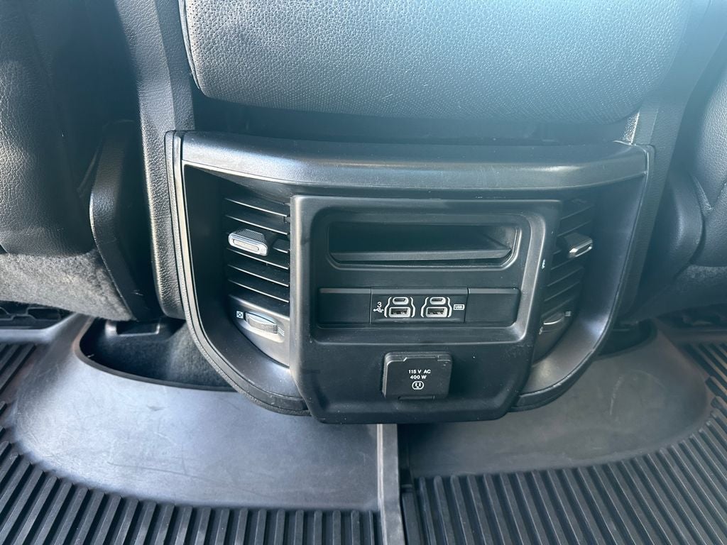 2020 RAM 1500 Laramie Crew Cab 4x4 5'7' Box