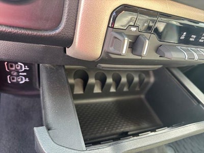 2020 RAM 1500 Laramie Crew Cab 4x4 5'7' Box
