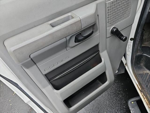 2011 Ford E-350 Cutaway Base