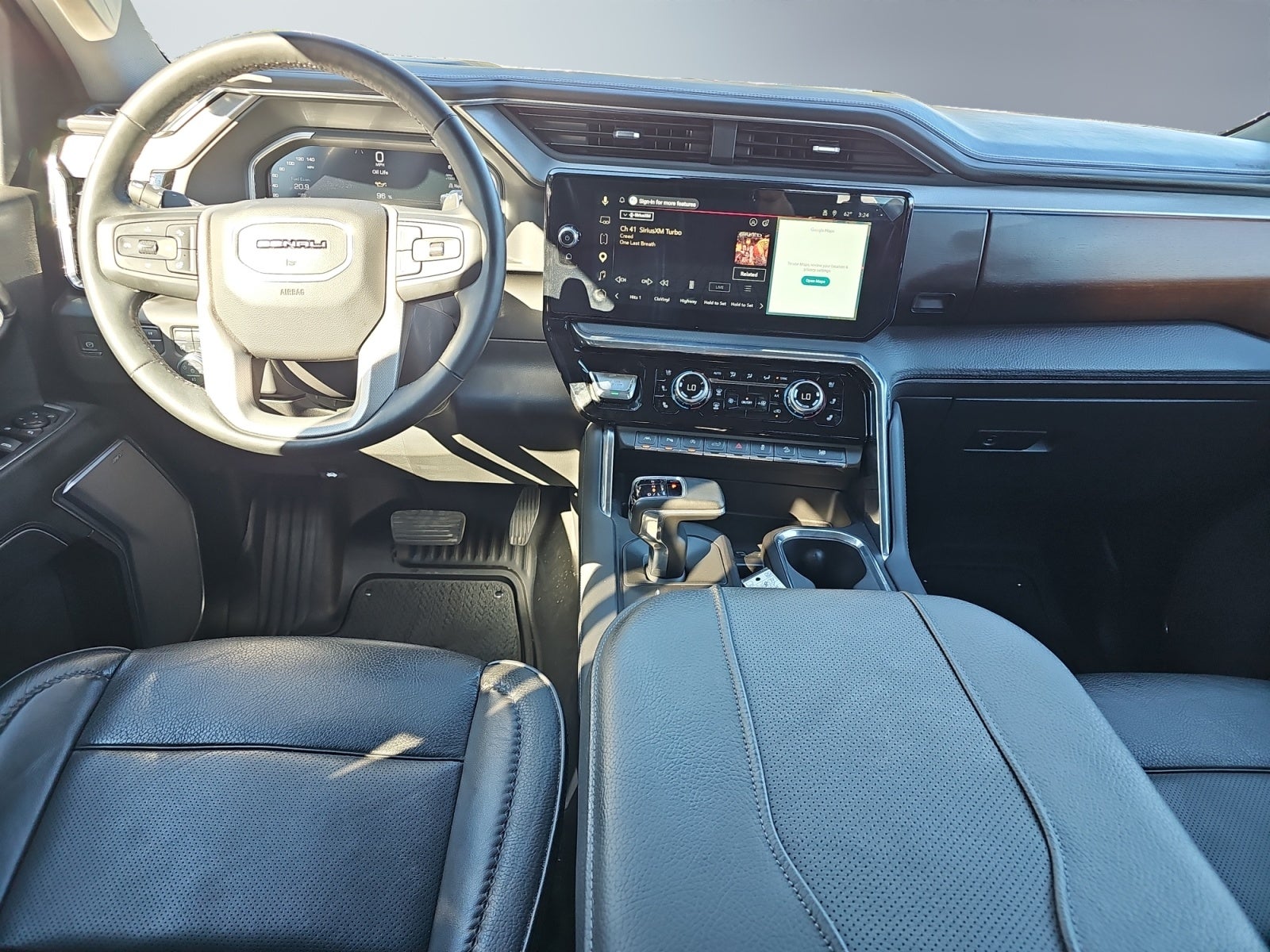 2024 GMC Sierra 4WD Crew Cab Short Box Denali