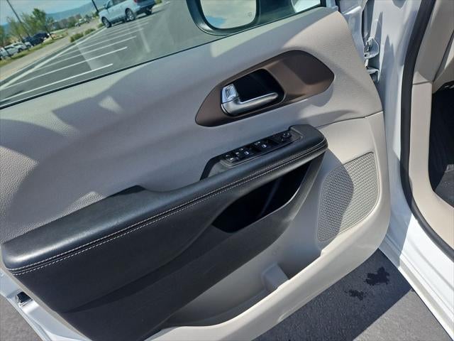 2021 Chrysler Voyager L