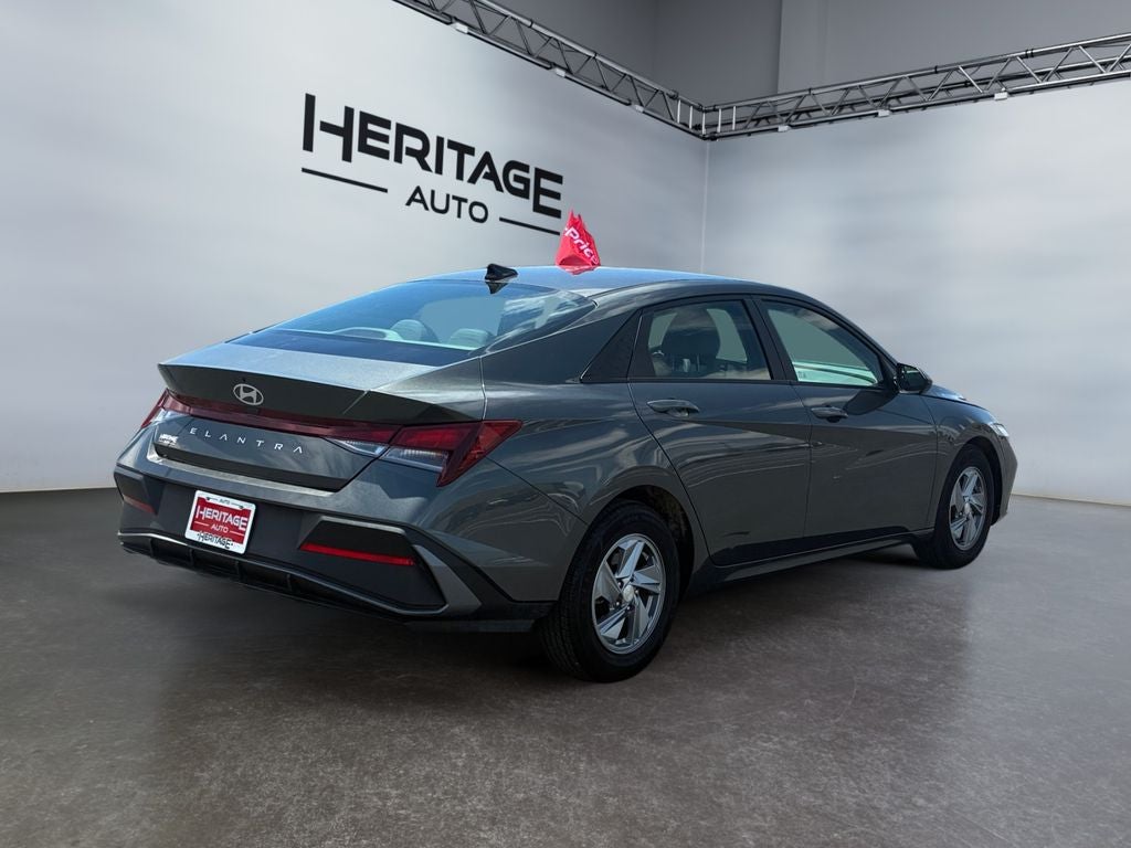 2024 Hyundai Elantra SE