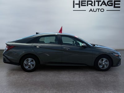 2024 Hyundai Elantra SE